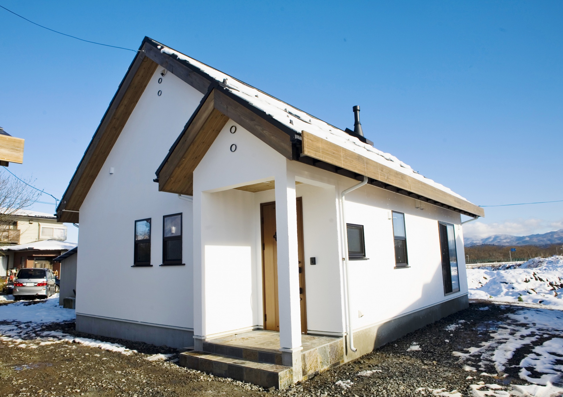 新しい二世帯住宅のかたちを実現したS様ファミリー。薪ストーブが岩手の冬もほっこり暖かく包んでくれるお住まい。 画像