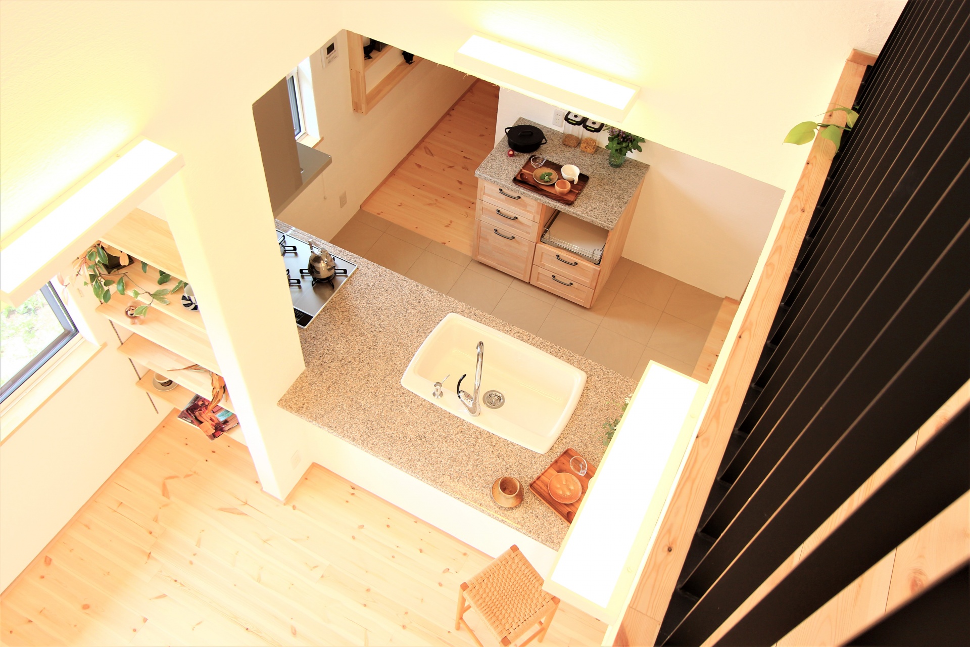 収納たっぷり、生活動線もバッチリ、暮らしやすさを実現するプラス1のスペースを設置した無添加住宅。 画像