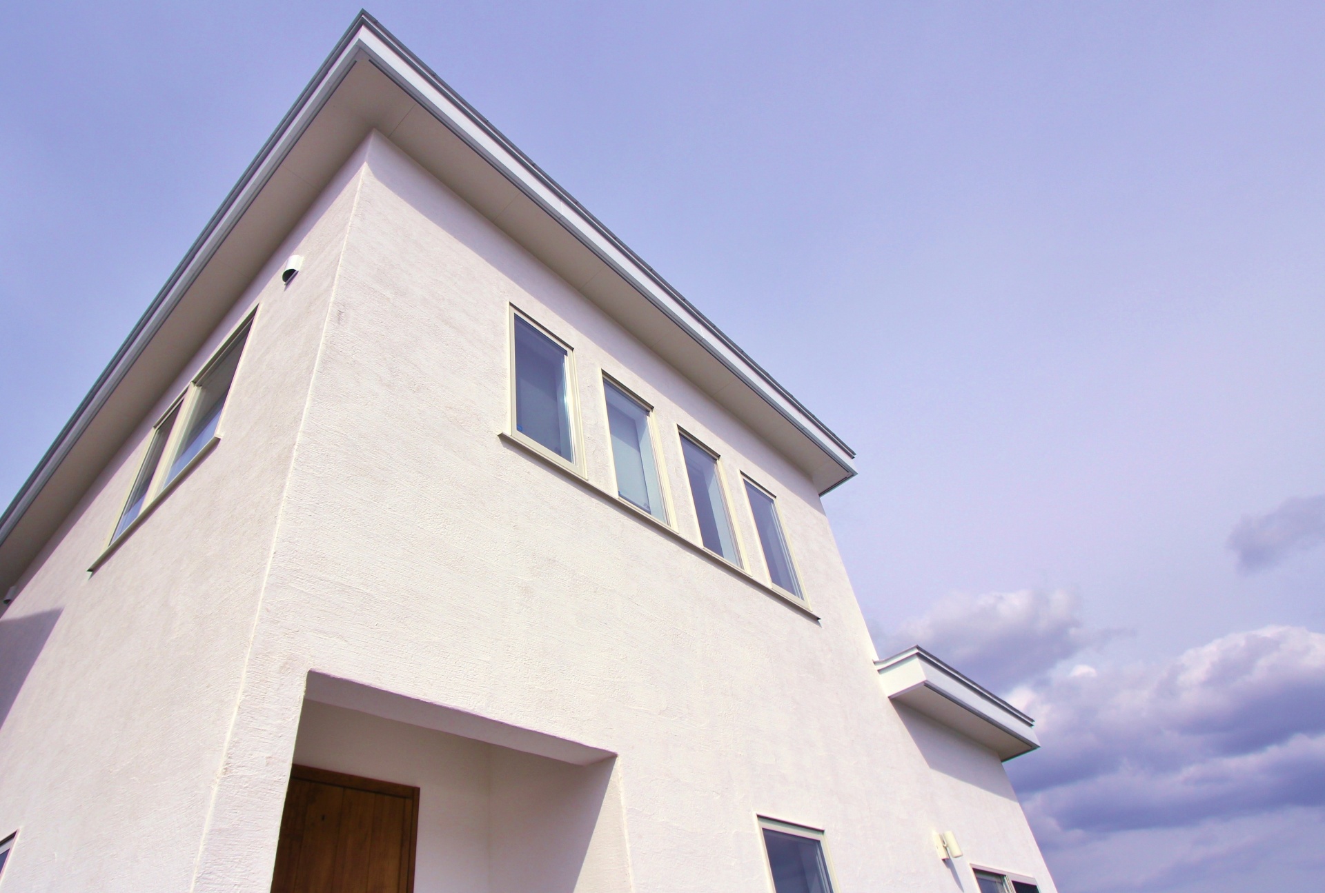 シンプルかつ、透明感あるピュアホワイトの内装が印象的なお住まい。 画像