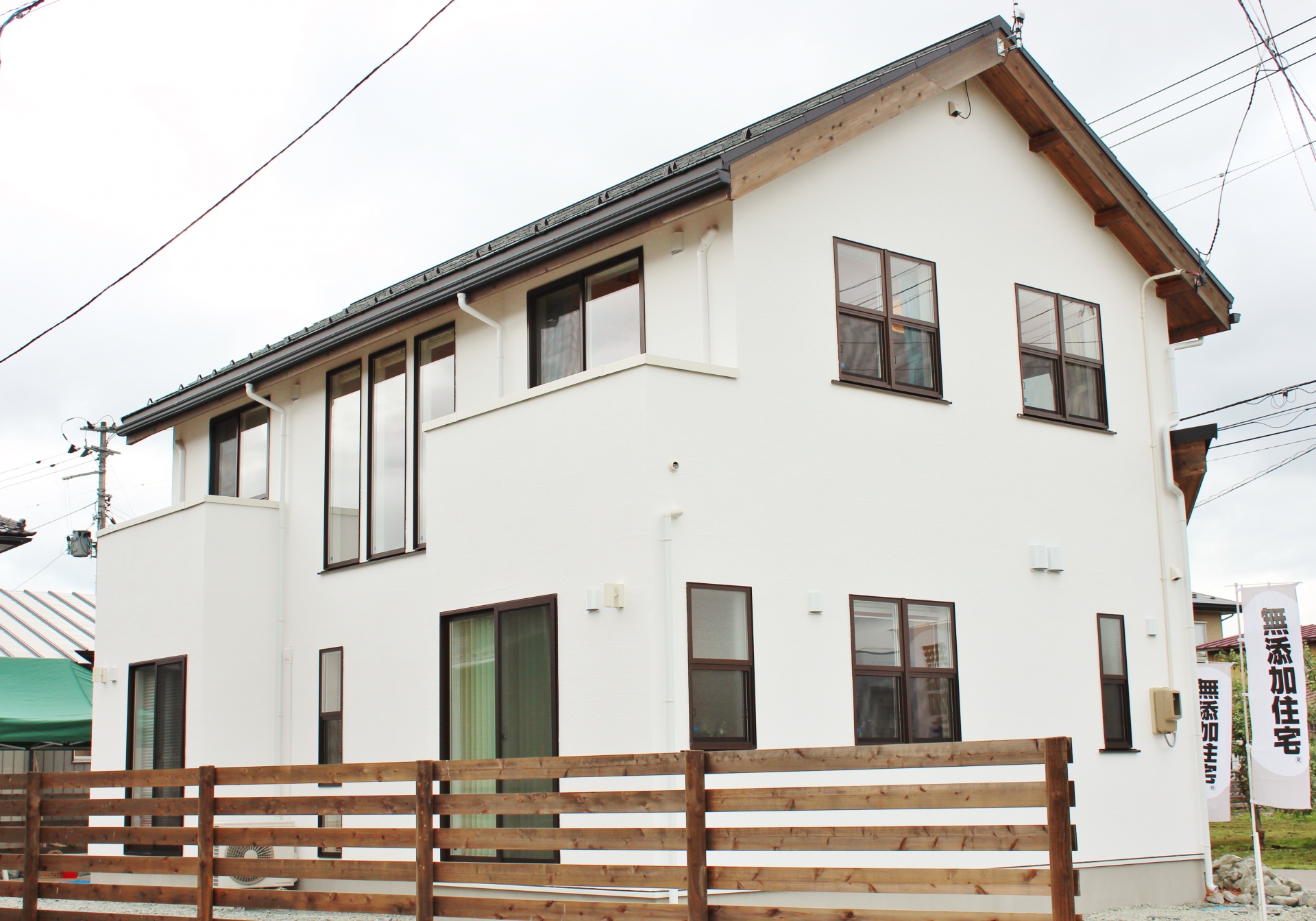 リビングの一角に旦那様の書斎を設け、秘密基地のような楽しい空間へ。 画像