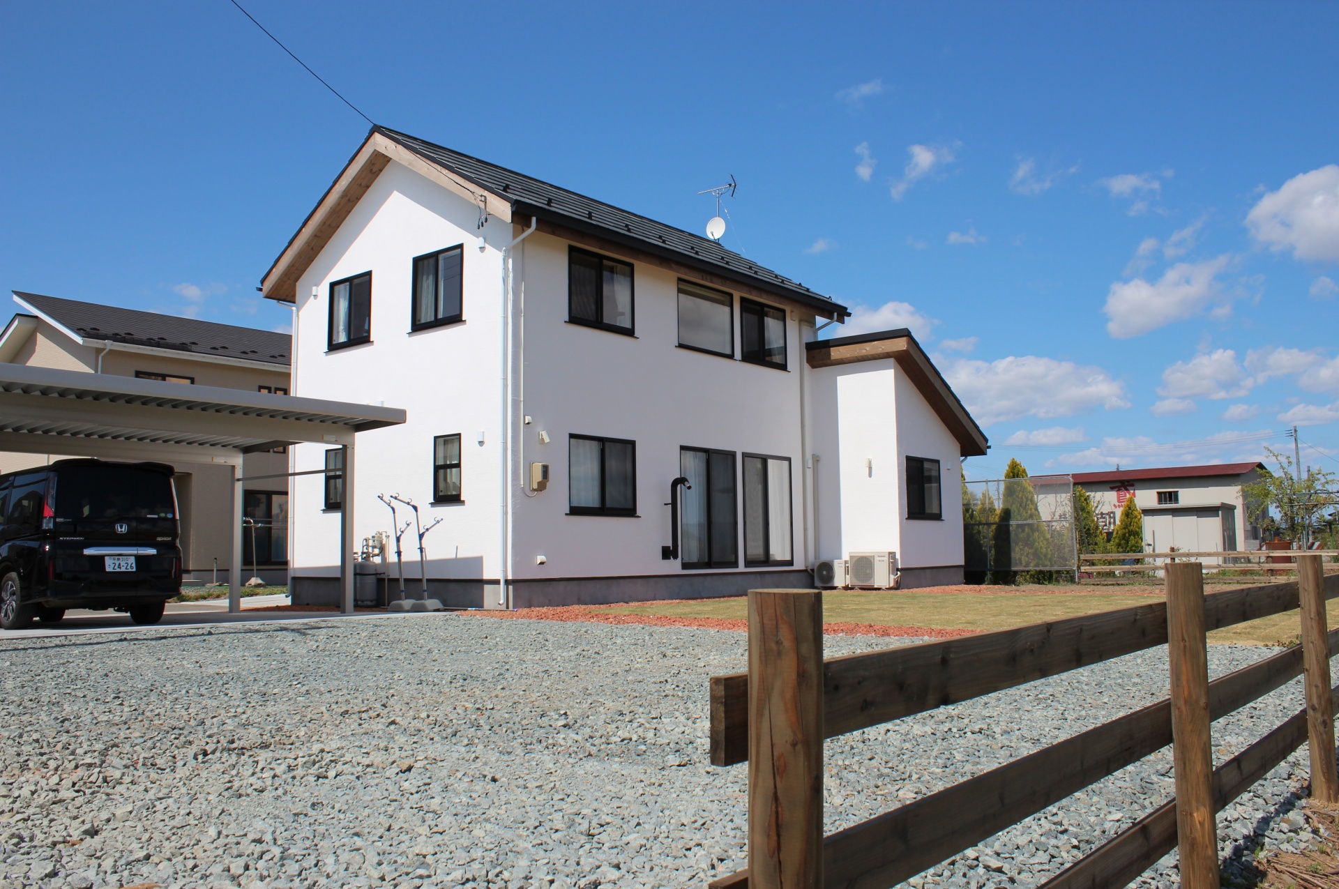 奥州市胆沢の田園風景に溶けこむ漆喰壁がとてもマッチした住宅へ。 画像