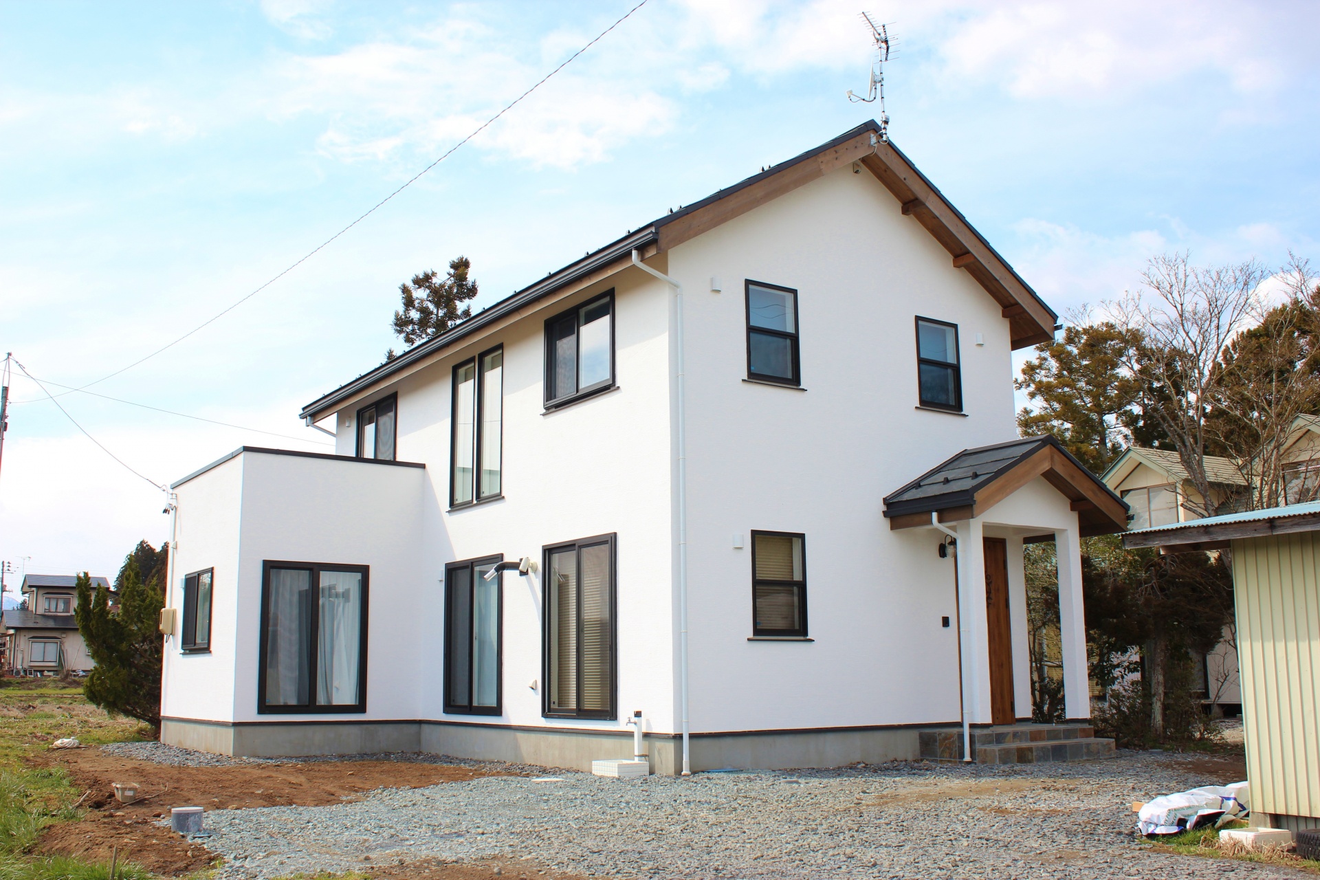 リビングからつながる和室が癒されながら、ペレットストーブが家中暖かにし木のぬくもりの感じられる空間へ。 画像