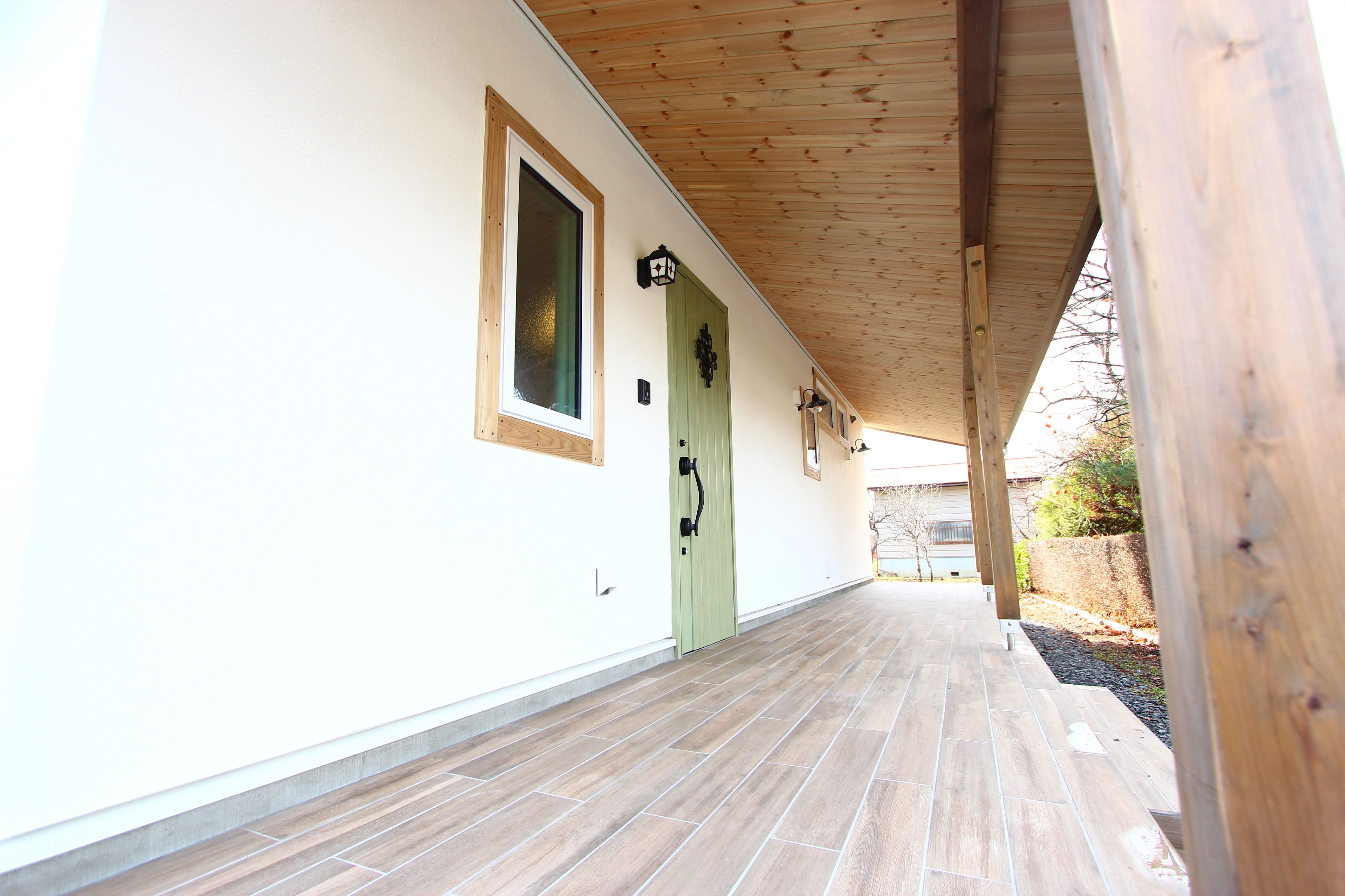 カバードポーチのある家事楽動線&7.5帖玄関土間収納のお家 画像