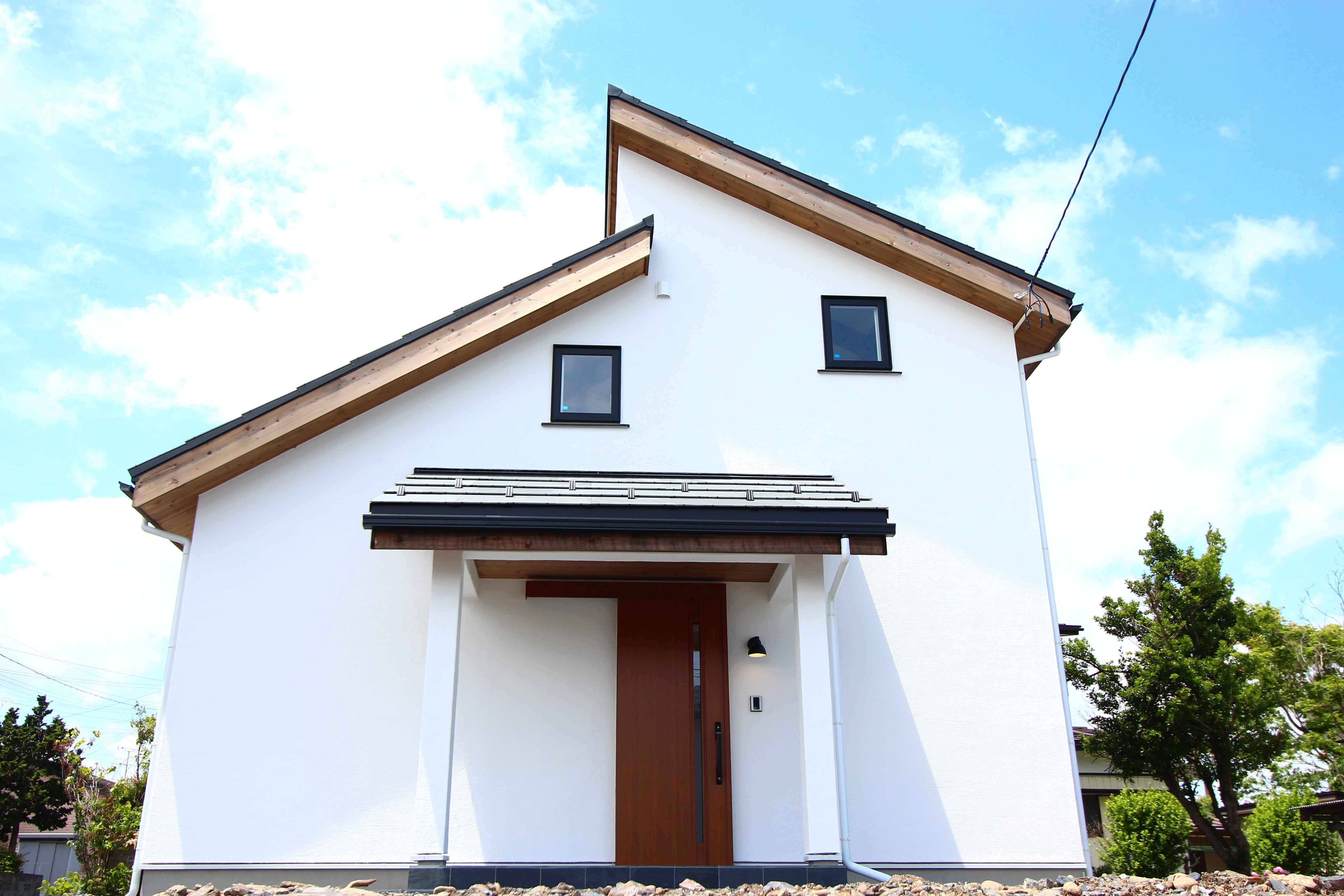 半2階の勾配天井が心地よい収納たっぷり大空間の家 画像