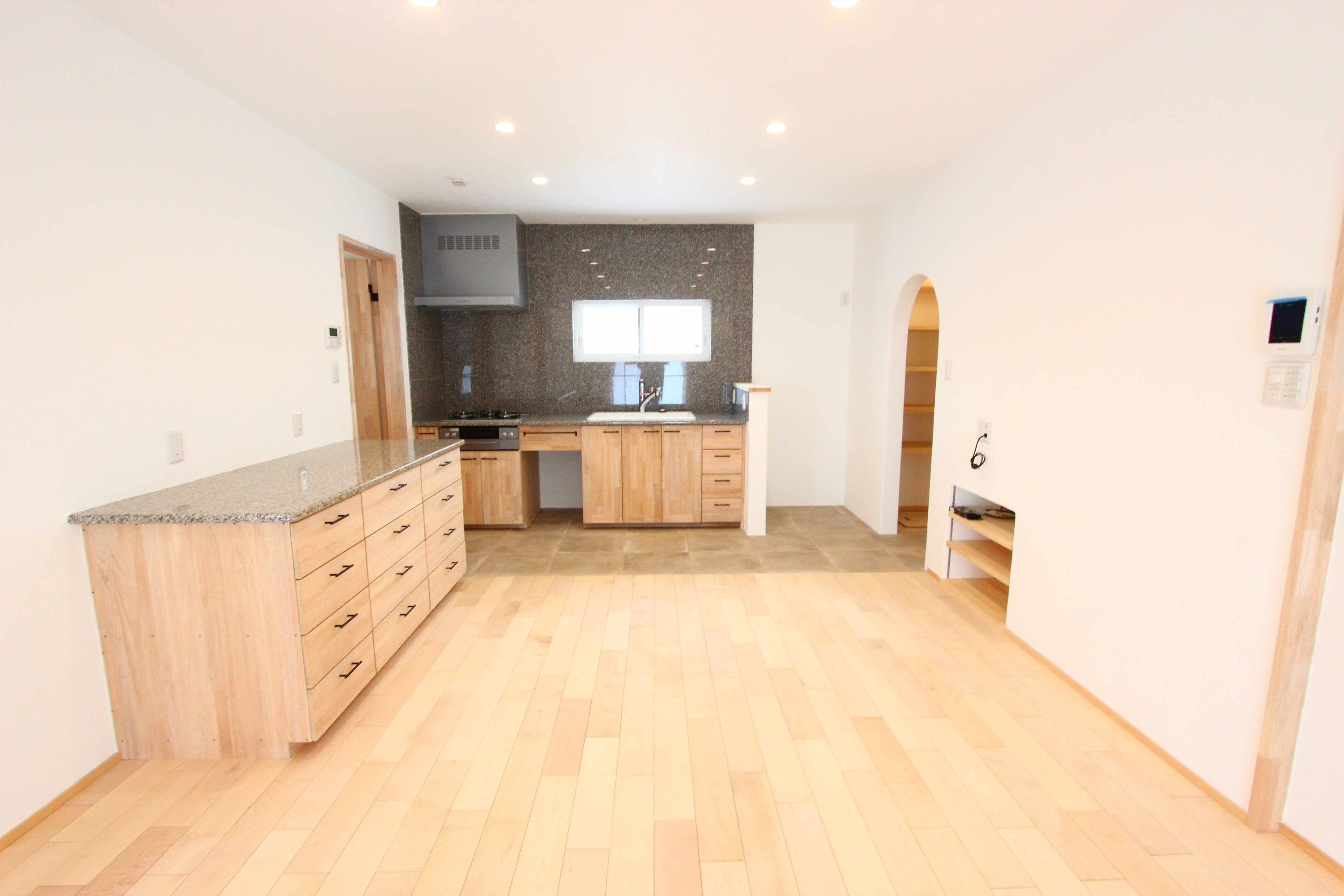 次の世代に安心して残せる12帖の小屋根裏つき5LDKのお家 画像