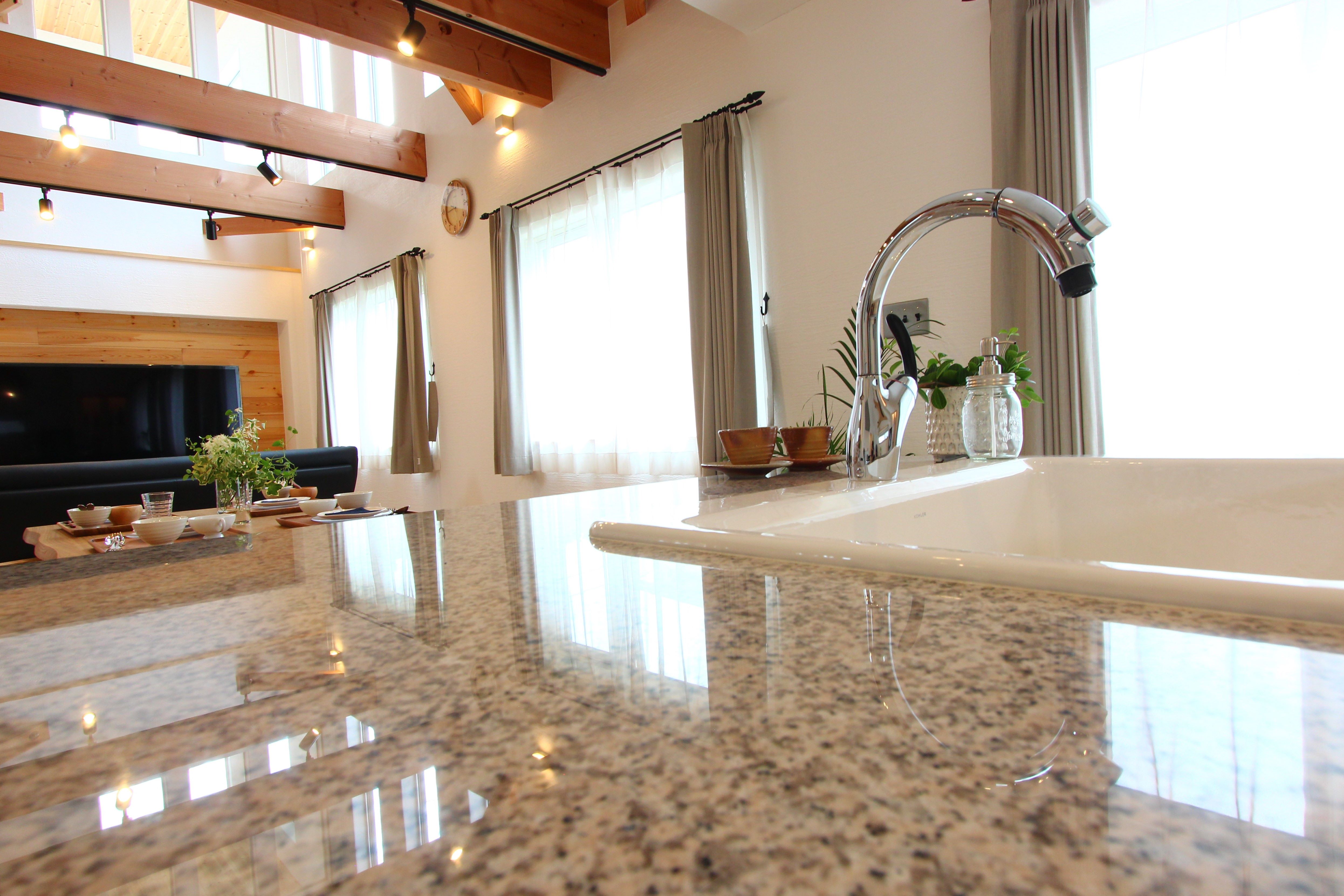 人気の天然石シリーズ「みかげ石 ピーチポリーノ」 画像