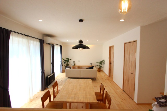 自然素材に包まれる、光あふれるお家 画像