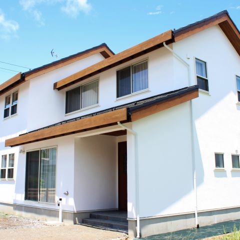 暮らしやすさやプライベートを意識した間取りに、家事動線が住みやすさを更にアップさせてくれるシンプルなお住まい。 アイキャッチ画像