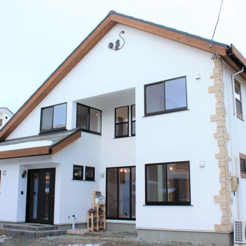 以前のお宅からの思い出を新築の家に取り入れ、アンティークな雰囲気に。 アイキャッチ画像