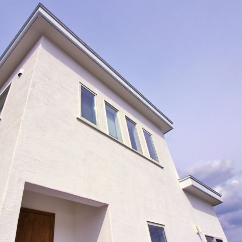 シンプルかつ、透明感あるピュアホワイトの内装が印象的なお住まい。 アイキャッチ画像