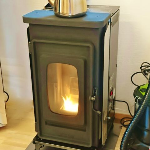 ショールームにペレットストーブ入りました！♪ アイキャッチ画像