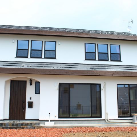 【アンダルストーン】のビルドインガレージでかっこよく魅力的な無添加住宅。 アイキャッチ画像