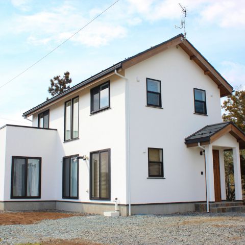 リビングからつながる和室が癒されながら、ペレットストーブが家中暖かにし木のぬくもりの感じられる空間へ。 アイキャッチ画像