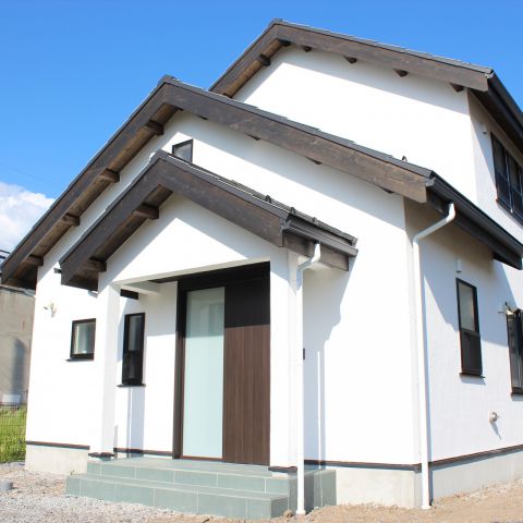 しっくい塗りだから出来る、職人の技が光る壁面の鳥モチーフがシンボル。 アイキャッチ画像