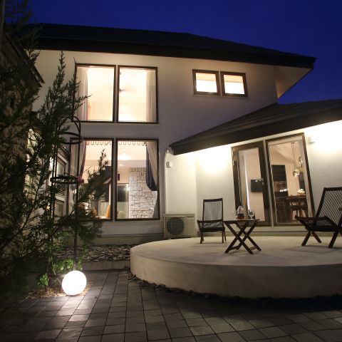 「漆喰壁は夜も美しいです！」 アイキャッチ画像