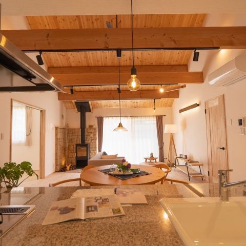 薪ストーブのぬくもりと愛犬と暮らす平屋 アイキャッチ画像