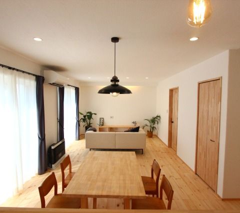 自然素材に包まれる、光あふれるお家 アイキャッチ画像