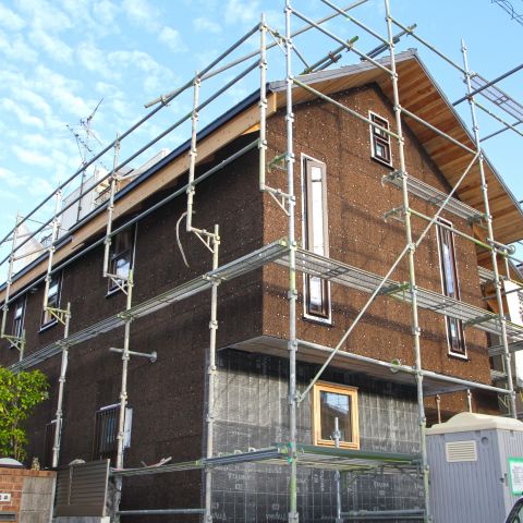 外断熱には、炭化コルクを使っています！ アイキャッチ画像