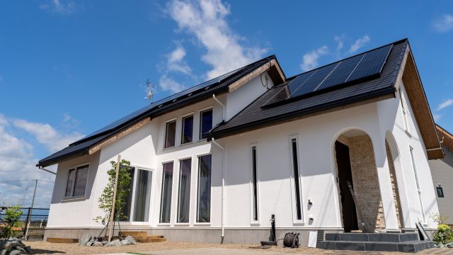 自然素材で実現！断熱等級6の半平屋のスマートハウス アイキャッチ画像