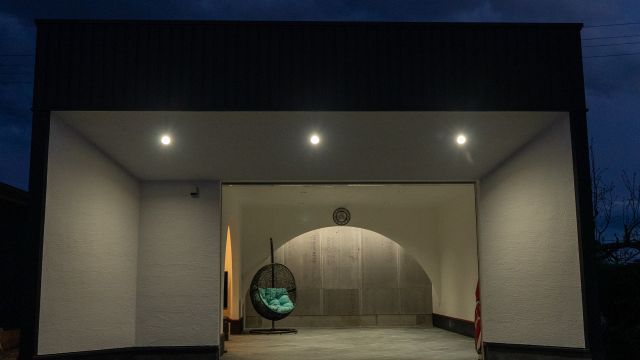 大人の贅沢空間　セカンドリビングとしてのガレージ アイキャッチ画像